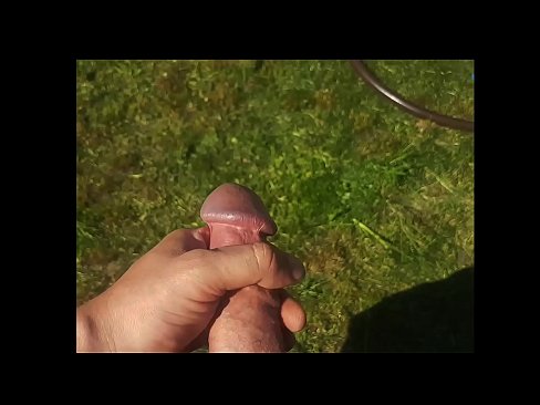 ❤️ O bunăciune fierbinte își face sex cu păsărica roz și ejaculează cu un squirt într-o grădină de vară ❤❌  at ro.com-porn-mz.ru ❌